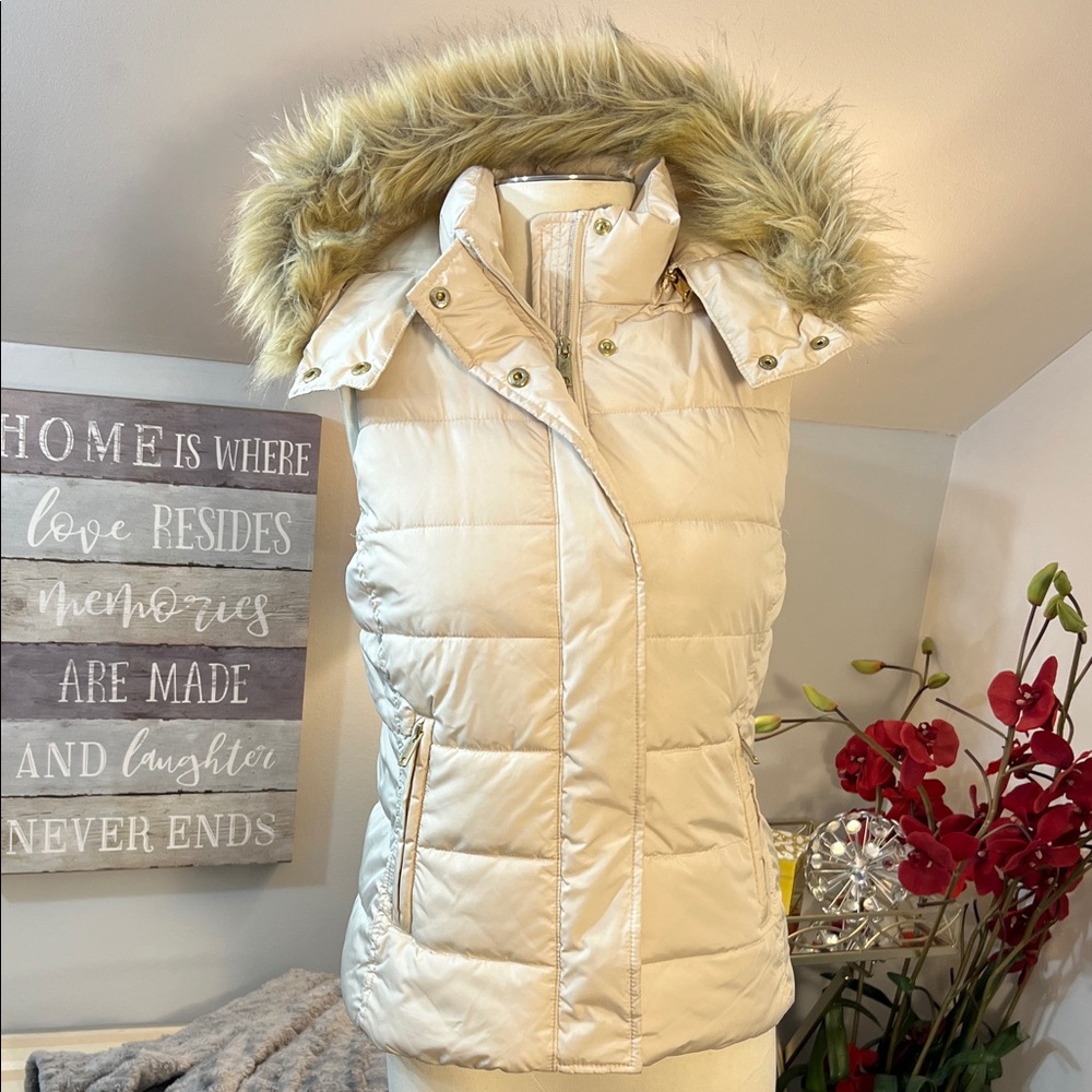 Banana Republic Cream Puffer Vest with Faux Fur Trim Size XSmall